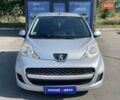 Сірий Пежо 107, об'ємом двигуна 1 л та пробігом 134 тис. км за 5000 $, фото 2 на Automoto.ua