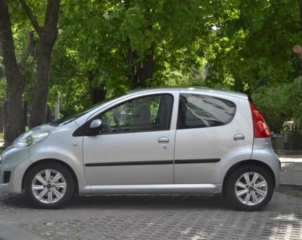 Серый Пежо 107, объемом двигателя 1 л и пробегом 146 тыс. км за 4700 $, фото 1 на Automoto.ua