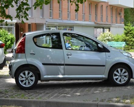 Серый Пежо 107, объемом двигателя 1 л и пробегом 146 тыс. км за 4700 $, фото 3 на Automoto.ua