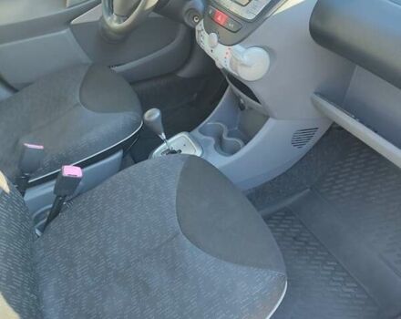 Сірий Пежо 107, об'ємом двигуна 1 л та пробігом 105 тис. км за 5300 $, фото 4 на Automoto.ua