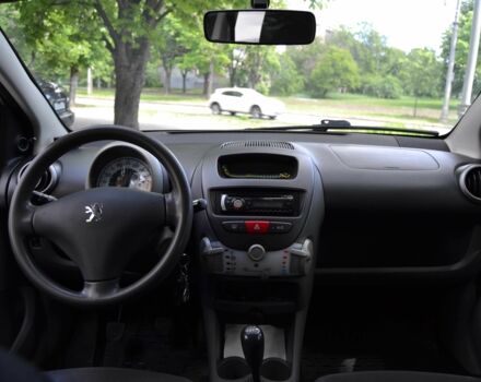 Серый Пежо 107, объемом двигателя 1 л и пробегом 146 тыс. км за 4700 $, фото 6 на Automoto.ua