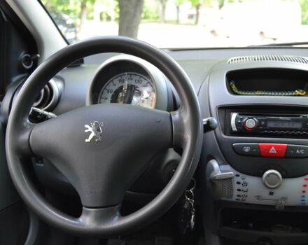 Серый Пежо 107, объемом двигателя 1 л и пробегом 146 тыс. км за 4700 $, фото 7 на Automoto.ua