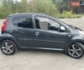 Серый Пежо 107, объемом двигателя 1 л и пробегом 159 тыс. км за 4200 $, фото 2 на Automoto.ua