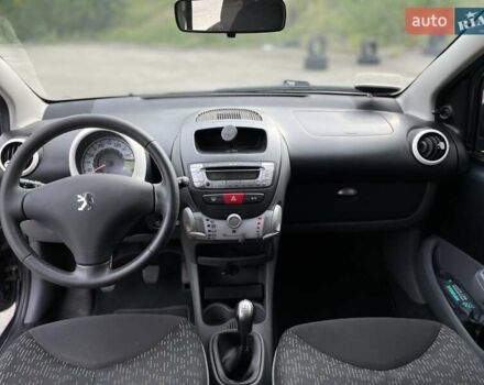 Серый Пежо 107, объемом двигателя 1 л и пробегом 159 тыс. км за 4200 $, фото 6 на Automoto.ua