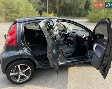 Серый Пежо 107, объемом двигателя 1 л и пробегом 159 тыс. км за 4200 $, фото 8 на Automoto.ua