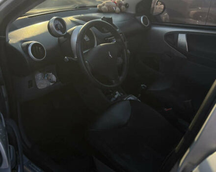 Серый Пежо 107, объемом двигателя 1 л и пробегом 187 тыс. км за 5500 $, фото 3 на Automoto.ua