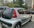 Серый Пежо 107, объемом двигателя 1 л и пробегом 157 тыс. км за 6400 $, фото 3 на Automoto.ua