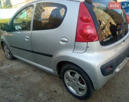 Серый Пежо 107, объемом двигателя 1 л и пробегом 75 тыс. км за 5800 $, фото 1 на Automoto.ua