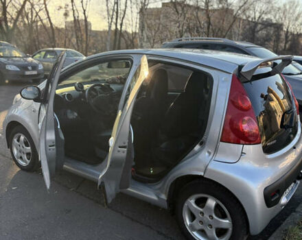 Серый Пежо 107, объемом двигателя 1 л и пробегом 187 тыс. км за 5500 $, фото 1 на Automoto.ua