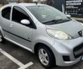 Серый Пежо 107, объемом двигателя 1 л и пробегом 159 тыс. км за 5700 $, фото 1 на Automoto.ua
