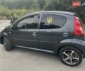 Серый Пежо 107, объемом двигателя 1 л и пробегом 159 тыс. км за 4200 $, фото 3 на Automoto.ua