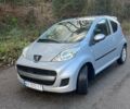 Серый Пежо 107, объемом двигателя 1 л и пробегом 210 тыс. км за 4200 $, фото 1 на Automoto.ua
