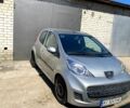 Серый Пежо 107, объемом двигателя 1 л и пробегом 87 тыс. км за 4600 $, фото 1 на Automoto.ua