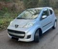 Серый Пежо 107, объемом двигателя 1 л и пробегом 210 тыс. км за 4200 $, фото 3 на Automoto.ua