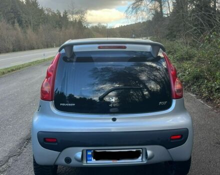 Серый Пежо 107, объемом двигателя 1 л и пробегом 210 тыс. км за 4200 $, фото 1 на Automoto.ua