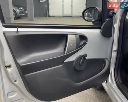 Сірий Пежо 107, об'ємом двигуна 1 л та пробігом 76 тис. км за 5500 $, фото 6 на Automoto.ua