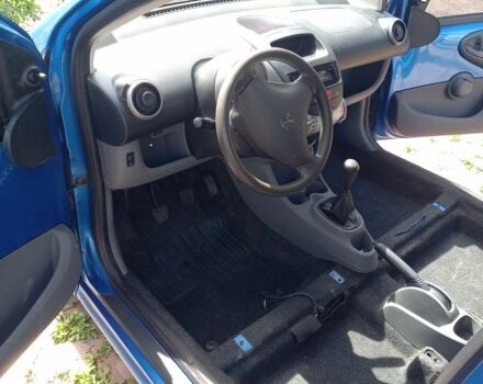 Синий Пежо 107, объемом двигателя 1 л и пробегом 170 тыс. км за 4400 $, фото 2 на Automoto.ua