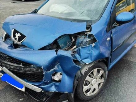 Синий Пежо 107, объемом двигателя 1 л и пробегом 100 тыс. км за 1999 $, фото 1 на Automoto.ua