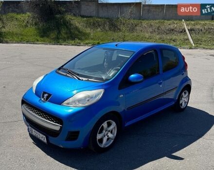 Синий Пежо 107, объемом двигателя 1 л и пробегом 130 тыс. км за 5000 $, фото 1 на Automoto.ua