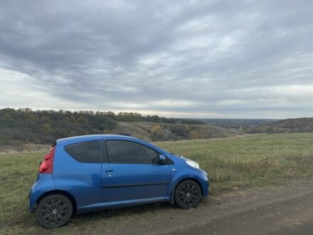 Пежо 107 2011 в Полтаве на Automoto.ua Синий Пежо 107, объемом двигателя 1 л и пробегом 217 тыс. км за 5200 $, фото 1 на Automoto.ua