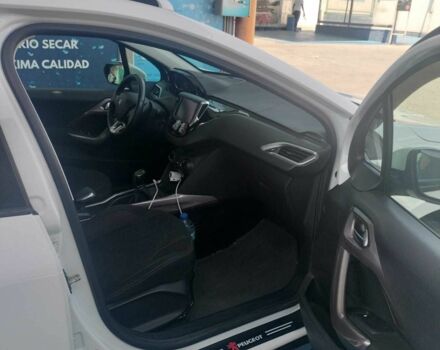 Белый Пежо 2008, объемом двигателя 1.2 л и пробегом 130 тыс. км за 6967 $, фото 2 на Automoto.ua