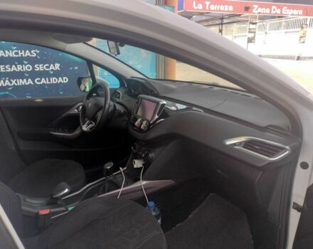 Белый Пежо 2008, объемом двигателя 1.2 л и пробегом 130 тыс. км за 6967 $, фото 8 на Automoto.ua