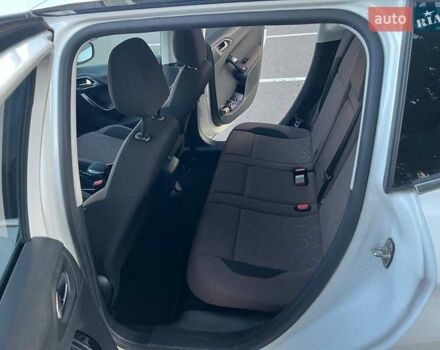 Білий Пежо 2008, об'ємом двигуна 1.2 л та пробігом 118 тис. км за 9000 $, фото 5 на Automoto.ua