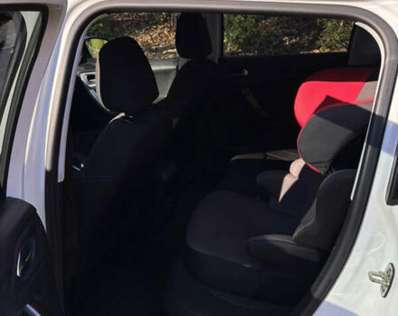 Белый Пежо 2008, объемом двигателя 1.2 л и пробегом 121 тыс. км за 9900 $, фото 7 на Automoto.ua