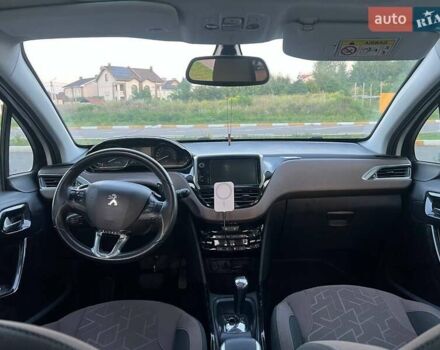 Білий Пежо 2008, об'ємом двигуна 1.2 л та пробігом 118 тис. км за 9000 $, фото 8 на Automoto.ua