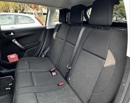 Пежо 2008 2014 у Львові на Automoto.ua Білий Пежо 2008, об'ємом двигуна 1.6 л та пробігом 120 тис. км за 8700 $, фото 1 на Automoto.ua