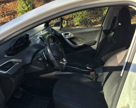 Белый Пежо 2008, объемом двигателя 1.2 л и пробегом 121 тыс. км за 9900 $, фото 6 на Automoto.ua