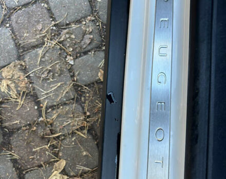 Белый Пежо 2008, объемом двигателя 1.2 л и пробегом 121 тыс. км за 9900 $, фото 27 на Automoto.ua