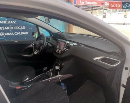 Белый Пежо 2008, объемом двигателя 1.2 л и пробегом 130 тыс. км за 6975 $, фото 2 на Automoto.ua