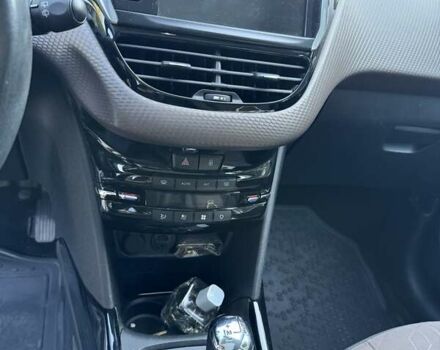 Белый Пежо 2008, объемом двигателя 1.2 л и пробегом 89 тыс. км за 10300 $, фото 10 на Automoto.ua