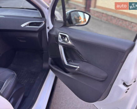 Белый Пежо 2008, объемом двигателя 1.56 л и пробегом 234 тыс. км за 11000 $, фото 27 на Automoto.ua