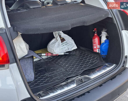 Белый Пежо 2008, объемом двигателя 1.56 л и пробегом 234 тыс. км за 11000 $, фото 19 на Automoto.ua