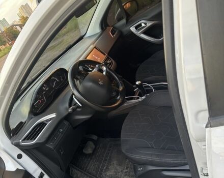 Пежо 2008 2016 у Києві на Automoto.ua Білий Пежо 2008, об'ємом двигуна 1.2 л та пробігом 180 тис. км за 6500 $, фото 7 на Automoto.ua