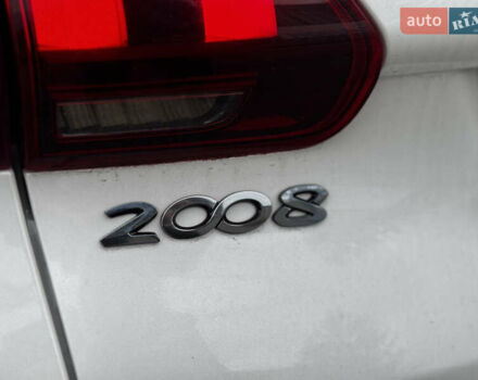 Пежо 2008 2017 в Киеве на Automoto.ua Белый Пежо 2008, объемом двигателя 1.2 л и пробегом 83 тыс. км за 11600 $, фото 11 на Automoto.ua