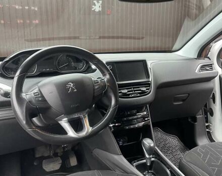 Білий Пежо 2008, об'ємом двигуна 1.2 л та пробігом 77 тис. км за 11900 $, фото 5 на Automoto.ua