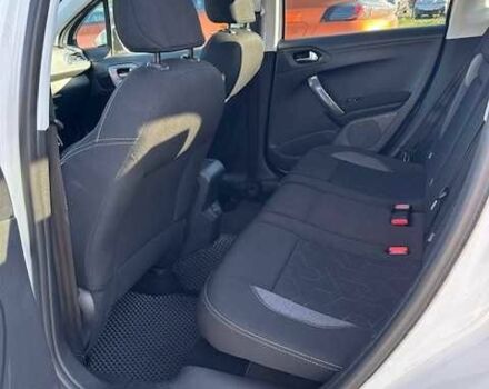 Белый Пежо 2008, объемом двигателя 1.2 л и пробегом 75 тыс. км за 10953 $, фото 5 на Automoto.ua