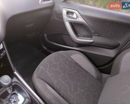 Білий Пежо 2008, об'ємом двигуна 1.2 л та пробігом 77 тис. км за 11500 $, фото 6 на Automoto.ua