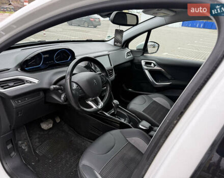 Белый Пежо 2008, объемом двигателя 1.2 л и пробегом 67 тыс. км за 14300 $, фото 9 на Automoto.ua