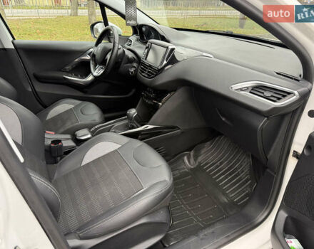 Белый Пежо 2008, объемом двигателя 1.2 л и пробегом 67 тыс. км за 14300 $, фото 7 на Automoto.ua