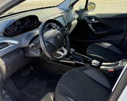 Белый Пежо 2008, объемом двигателя 1.2 л и пробегом 128 тыс. км за 13500 $, фото 5 на Automoto.ua