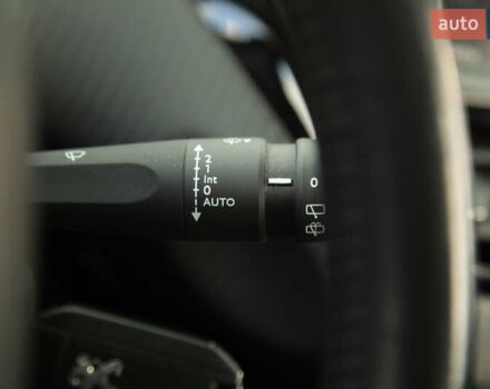 Белый Пежо 2008, объемом двигателя 1.2 л и пробегом 69 тыс. км за 11500 $, фото 18 на Automoto.ua