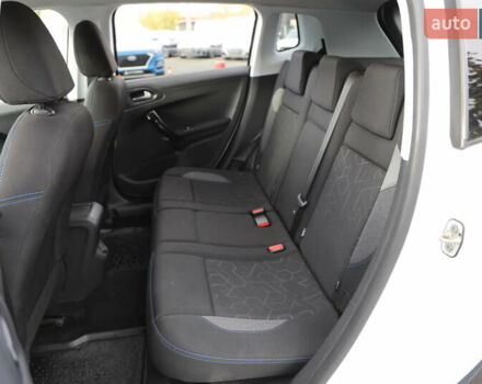 Белый Пежо 2008, объемом двигателя 1.2 л и пробегом 69 тыс. км за 11500 $, фото 7 на Automoto.ua