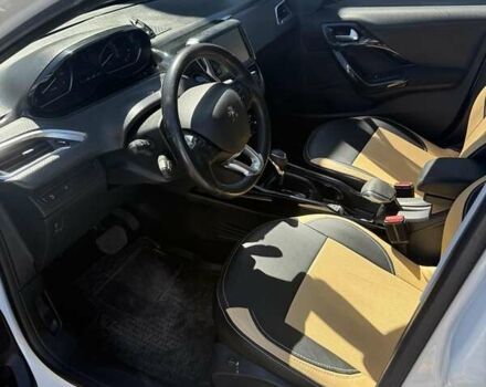 Пежо 2008 2019 у Черкасах на Automoto.ua Білий Пежо 2008, об'ємом двигуна 1.2 л та пробігом 73 тис. км за 13300 $, фото 5 на Automoto.ua