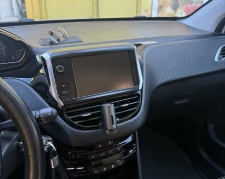 Пежо 2008 2019 у Черкасах на Automoto.ua Білий Пежо 2008, об'ємом двигуна 1.2 л та пробігом 73 тис. км за 13300 $, фото 4 на Automoto.ua