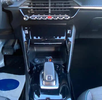 Белый Пежо 2008, объемом двигателя 0 л и пробегом 148 тыс. км за 18900 $, фото 10 на Automoto.ua