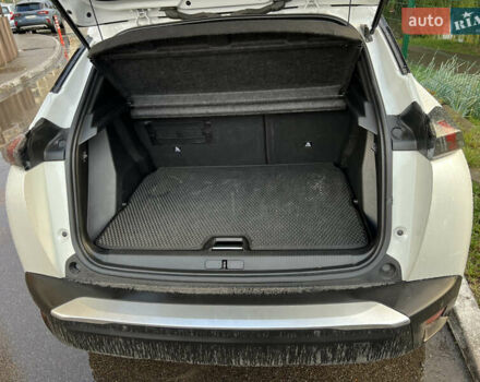 Пежо 2008 2021 в Киеве на Automoto.ua Белый Пежо 2008, объемом двигателя 0 л и пробегом 92 тыс. км за 17000 $, фото 8 на Automoto.ua